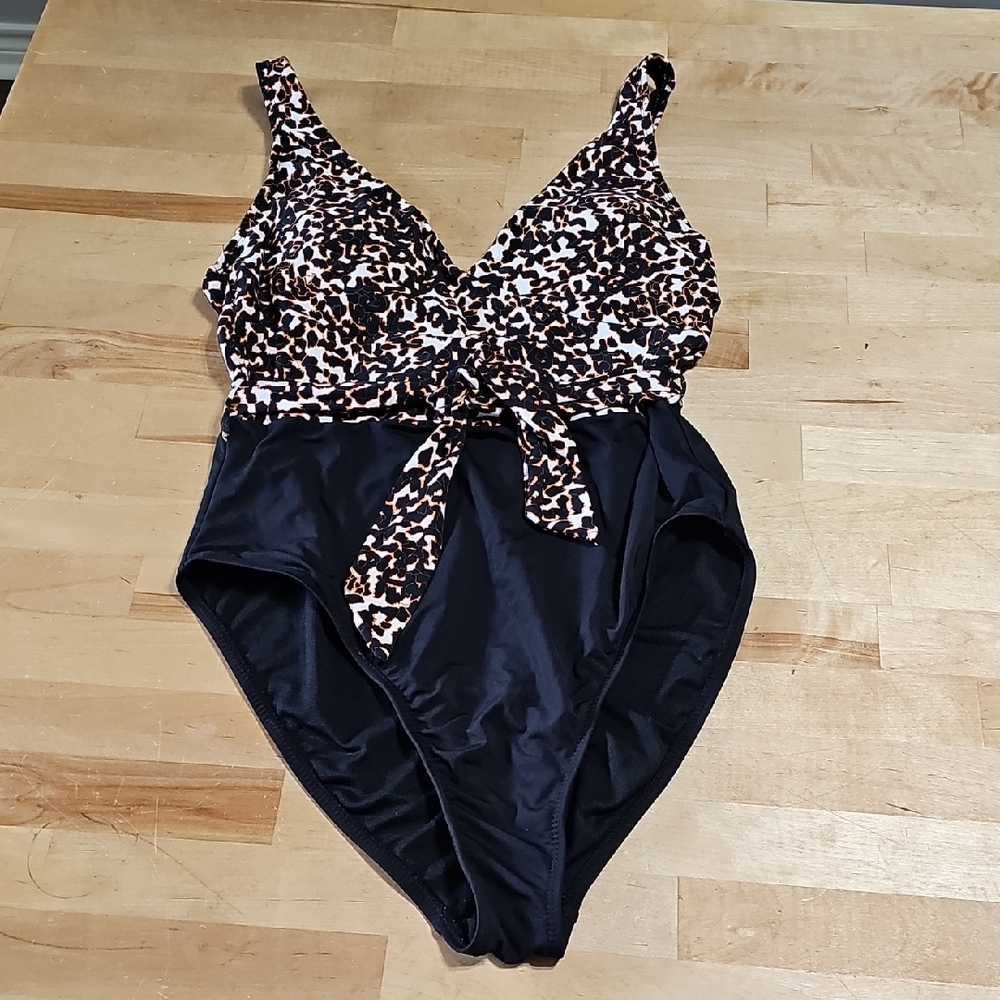 🐆 Leopard Print & Black Colorblock One Piece Medium